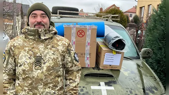 Der ukrainische Rettungssanitäter Volodymyr, der nur seinen Vornamen nennt, hat sich für den Dienst freiwillig gemeldet. (Repro: Karl-Heinz Panzer)