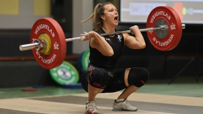 Erst 2023 hat Agnes Rutkowski mit der Sportart Gewichtheben begonnen. Nicht nur Kraft spielt eine Rolle, sondern auch die richtige Technik. (Foto: Daniel Decombe)