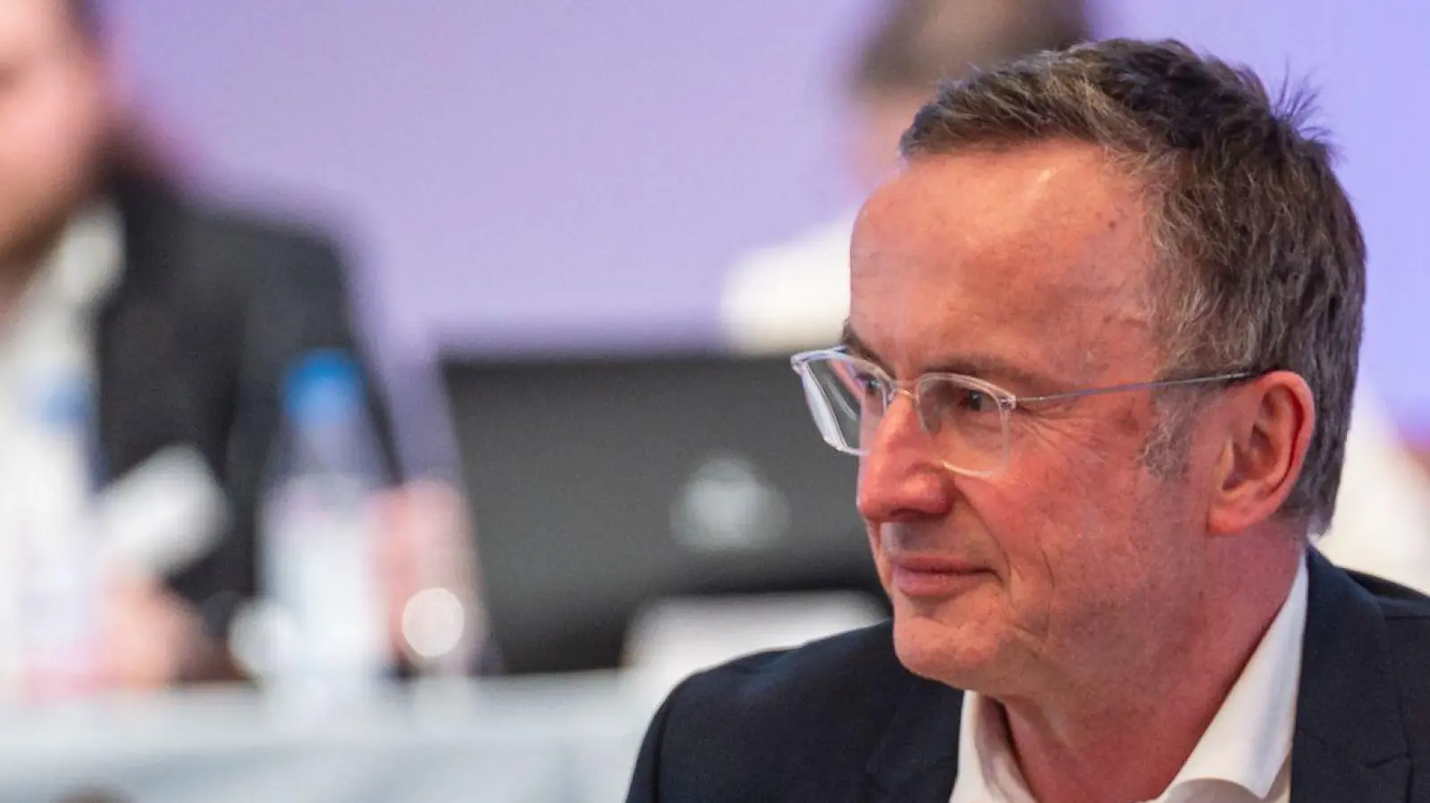 Landesbischof Kopp war auch bei der Landessynode in Bayreuth dabei.  (Foto: Daniel Vogl/dpa)