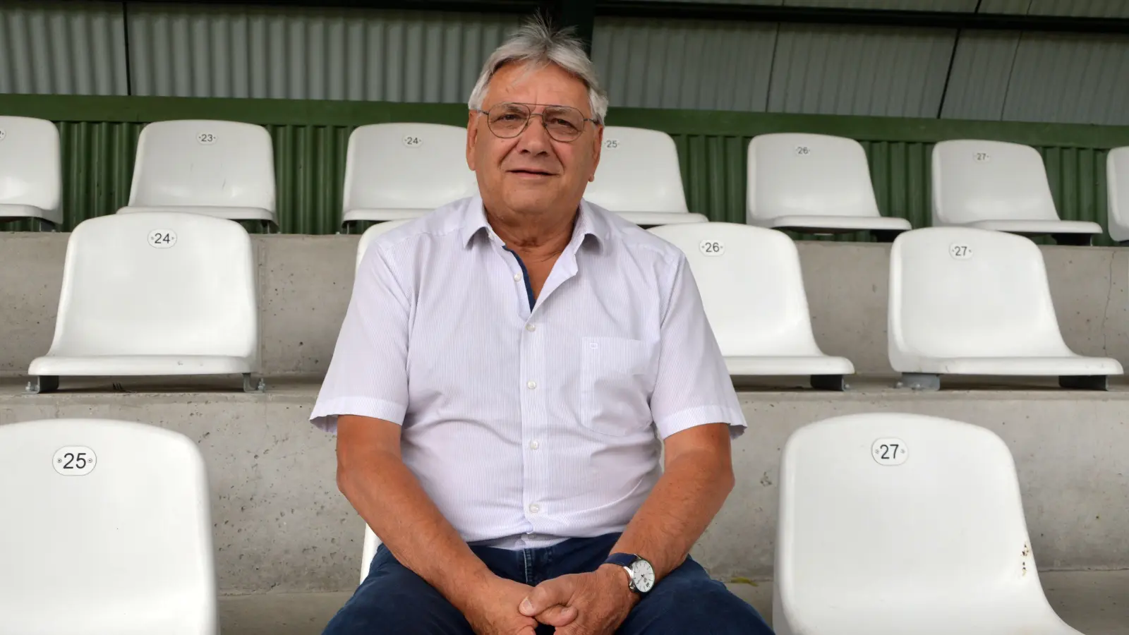 Walter Schürmann ist gewissermaßen das Gesicht des 1. FV Uffenheim. Im Herbst plant er, den Vorsitzendenposten nach 30 Jahren in jüngere Hände abzugeben. (Foto: Johannes Zimmermann)