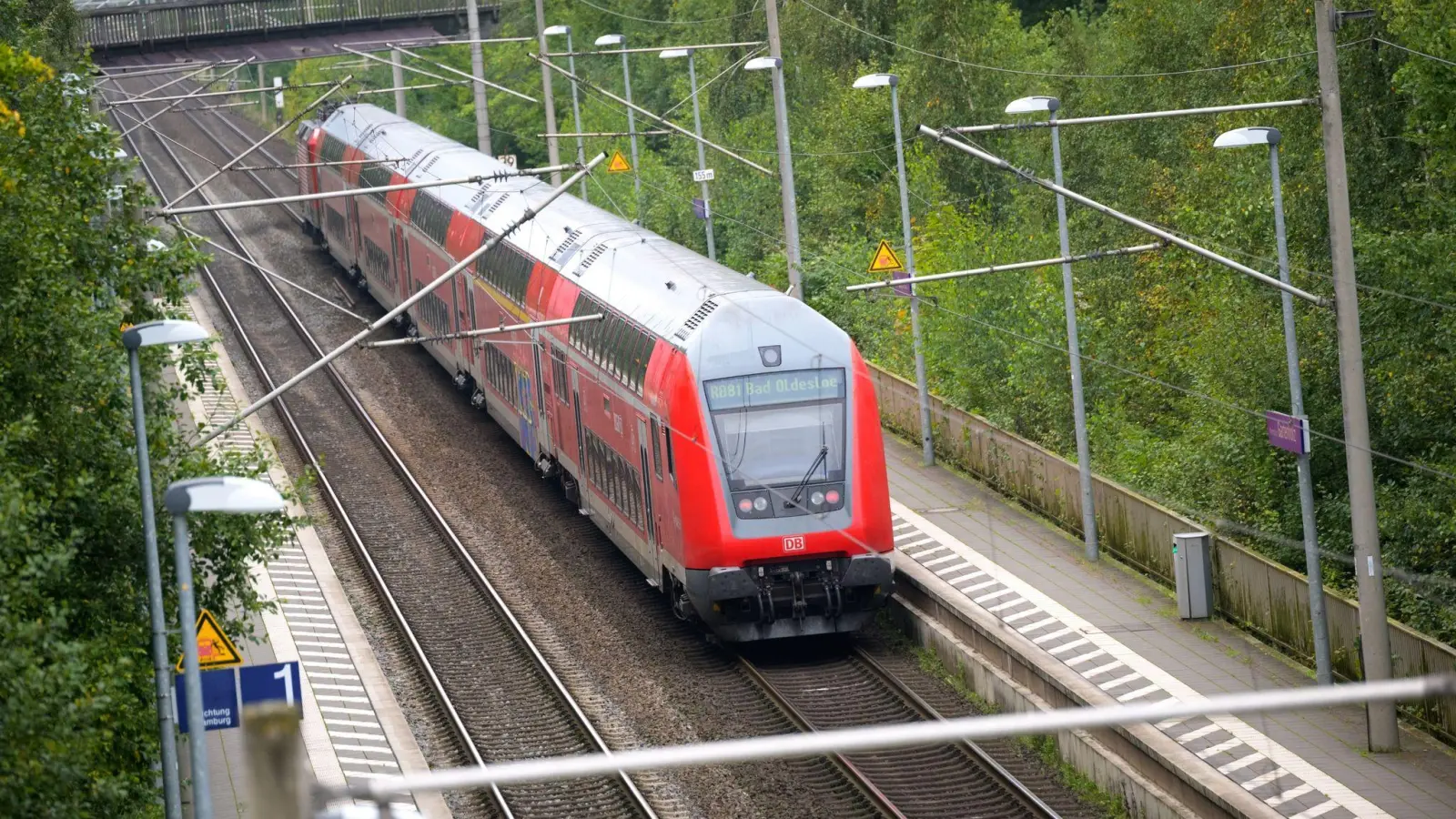 Heute morgen fallen die Züge der Regionalbahn zwischen Windsbach und Wicklesgreuth aus. (Symbolbild: Jonas Walzberg/dpa)