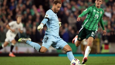 Oliver Baumann zeigte in Belfast eine sehr souveräne Leistung.  (Foto: Liam Mcburney/PA Wire/dpa)