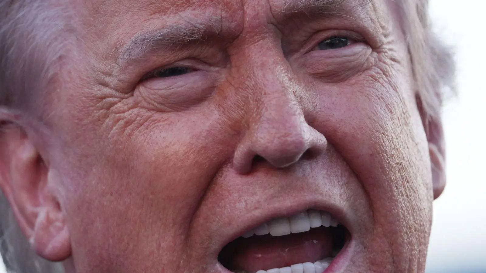 US-Präsident Trump hat eine Waffenruhe zwischen der Ukraine und Russland verkündet. (Foto: Mark Schiefelbein/AP/dpa)