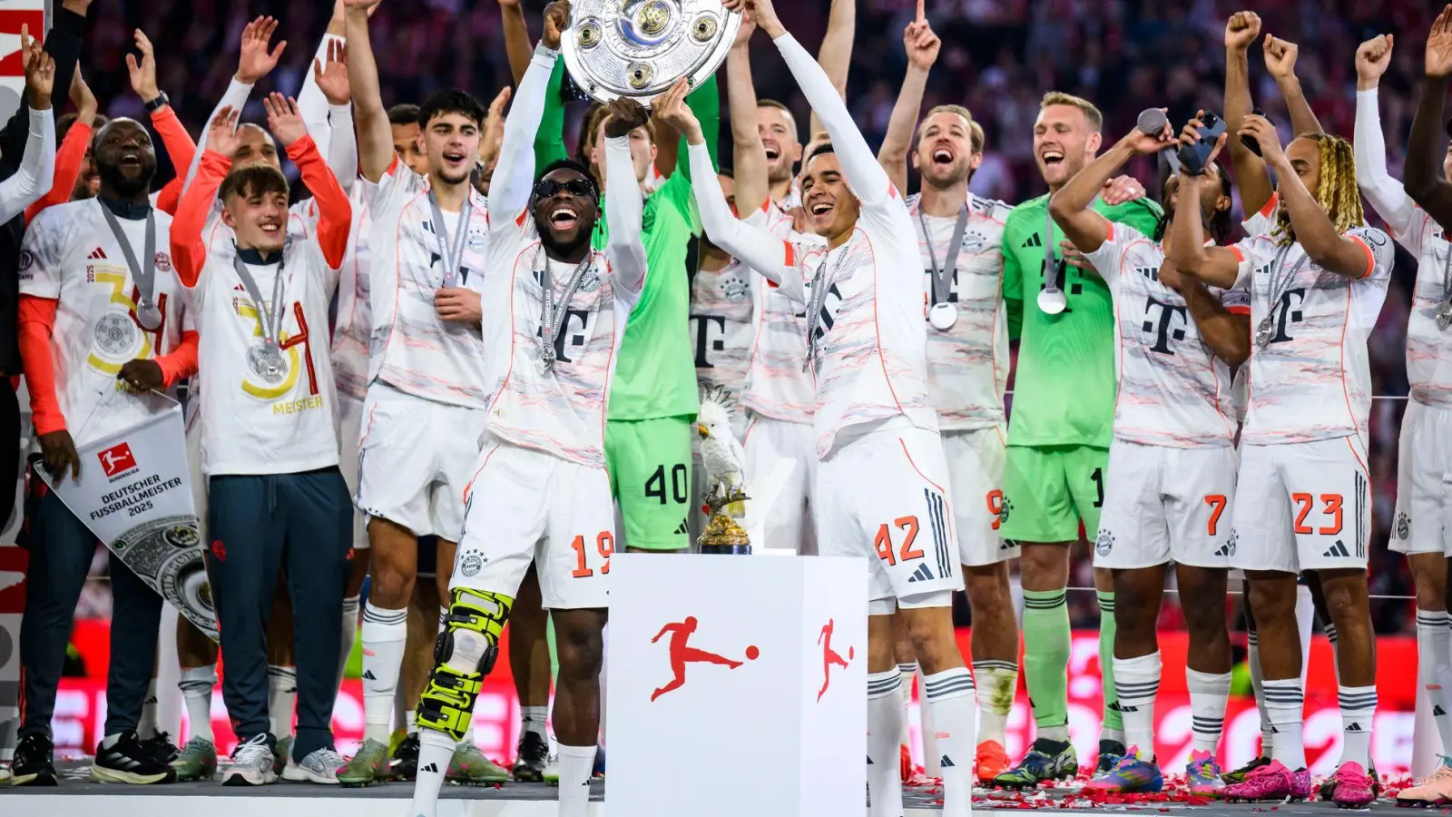 Sportlich die Nummer eins in Deutschland, beim Umsatz weltweit die Nummer drei: der FC Bayern. (Archivbild)  (Foto: Tom Weller/dpa)