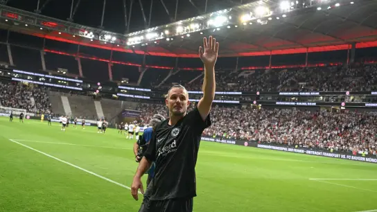 Alex Meier bei seinem Abschiedsspiel im Trikot von Eintracht Frankfurt. (Foto: Arne Dedert/Deutsche Presse-Agentur GmbH/dpa)