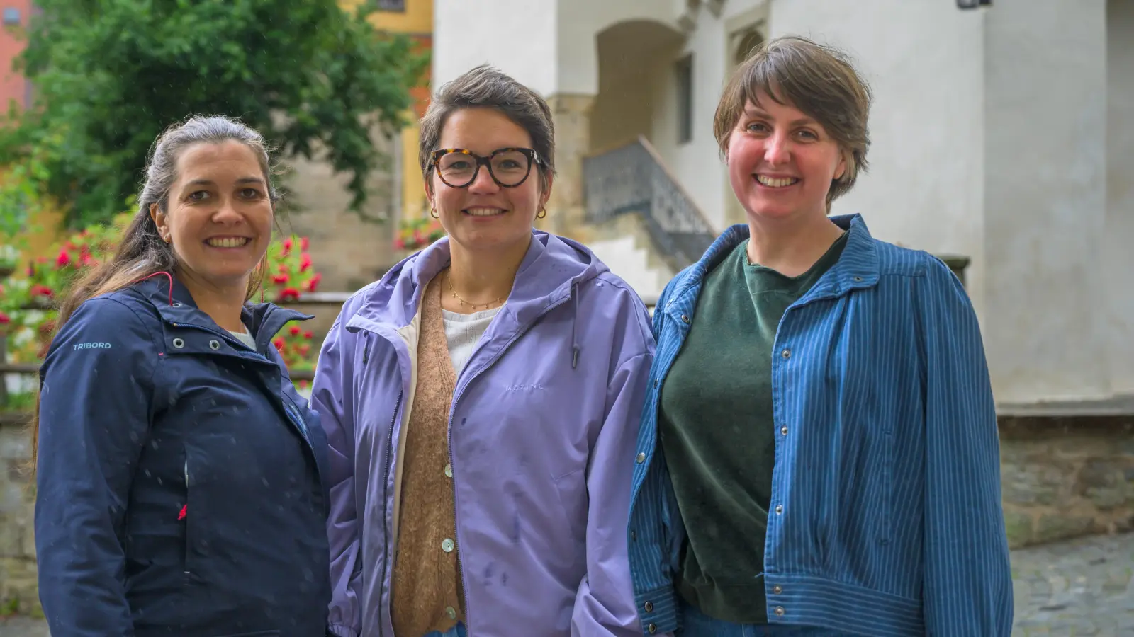 Von links: Beate Klaus, Hanna Lang und Rebecca Schiepek holen ein Stück Großstadtflair in den Spitalhof. (Foto: René Chlopotowski)