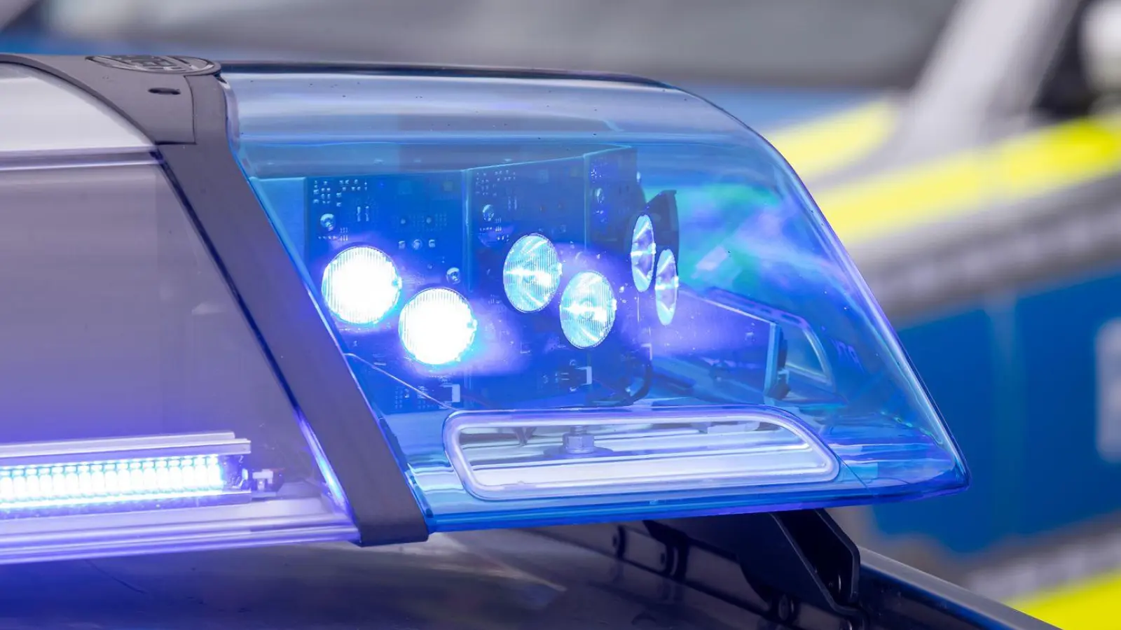 Nach einer Auseinandersetzung mit einem Bastelmesser ermittelt die Polizei gegen einen 15-Jährigen. (Symbolbild) (Foto: Daniel Karmann/dpa)