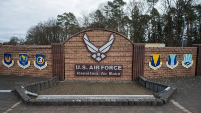 Das Symbol der Ramstein Air Base der U.S. Air Force. (Foto: Oliver Dietze/dpa)