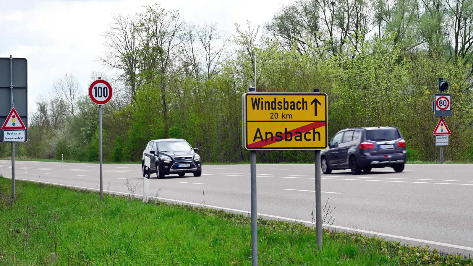 Runter vom Gas heißt es derzeit für die Verkehrsteilnehmer auf der Staatsstraße zwischen Ansbach und der Kreuzung An der Eich. (Foto: Jim Albright)