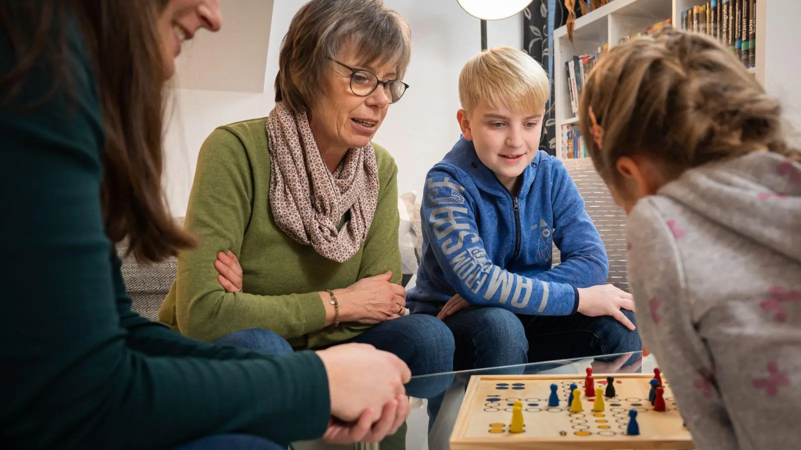 Die über 60-Jährigen spielen oft eine wichtige Rolle bei der Betreuung ihrer Enkelkinder. (Foto: Benjamin Nolte/dpa-tmn)