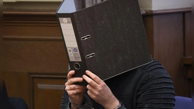 Der Angeklagte hat die Tat gestanden. (Foto: Karl-Josef Hildenbrand/dpa)
