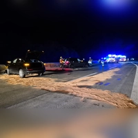 An der A7 bei Steinsfeld hat sich am Dienstagabend ein schwerer Verkehrsunfall mit mehreren beteiligten Fahrzeugen ereignet. (Foto: NEWS5/Enrico Wohlgemuth)