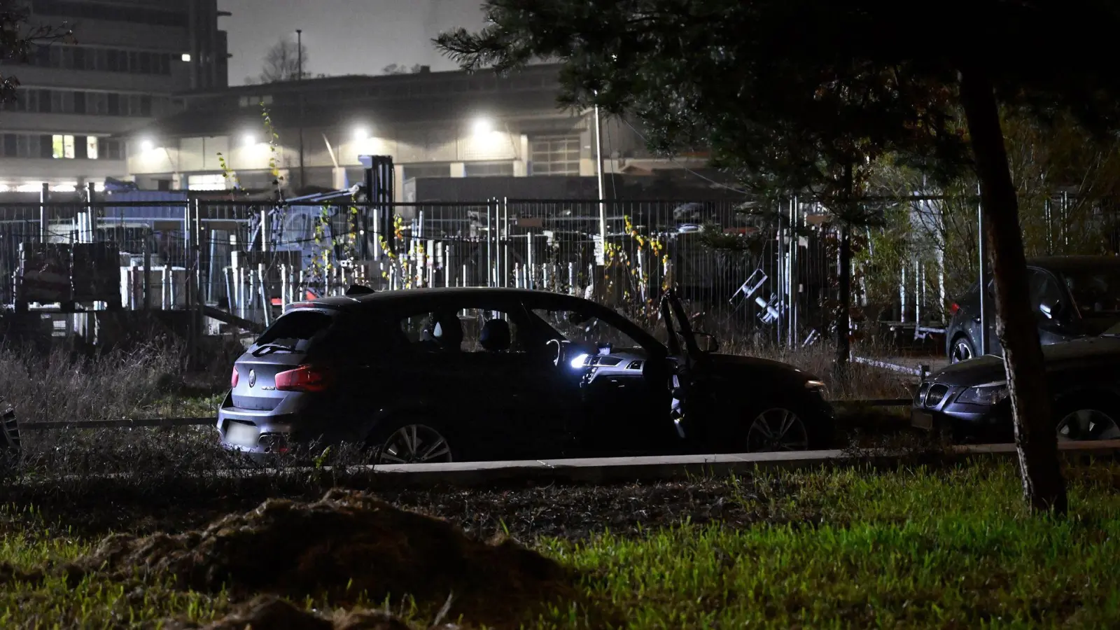 Der Einsatz sorgte damals für Aufsehen: Bei seiner geplanten Verhaftung soll der Mann auf Polizisten zugefahren sein, er wurde angeschossen. (Archivbild) (Foto: Felix Hörhager/dpa)