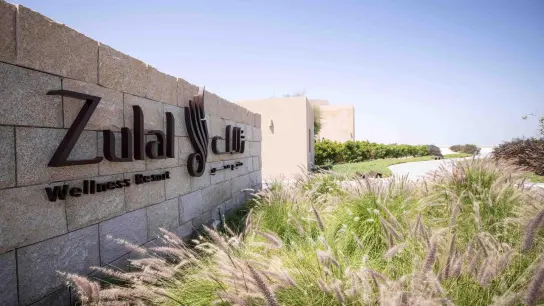 Das „Zulal Wellness Resort“ liegt etwa eine Stunde von der Hauptstadt Doha entfernt. (Foto: Christian Charisius/dpa)