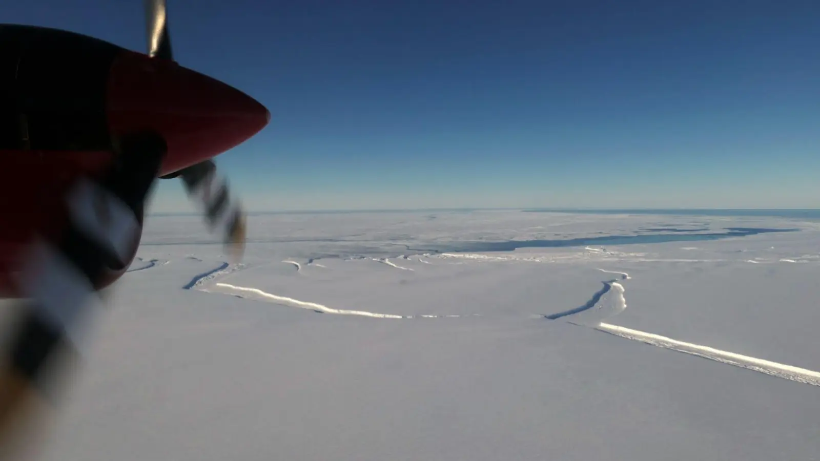 Blick auf den abgebrochenen Eisberg aus der Luft. (Foto: Ian Potten/British Antarctic Survey/dpa)