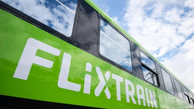In Deutschland ist Flix mit seinem Flixtrain auch im Fernverkehr auf der Schiene aktiv. (Foto: Marius Becker/dpa)