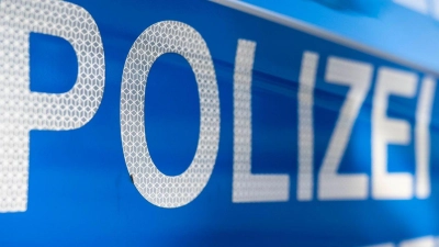 Nach Raubstraftaten in Murnau und Wolfratshausen ermitteln Polizei und Staatsanwaltschaft gegen zwei Tatverdächtige. (Symbolbild) (Foto: David Inderlied/dpa)