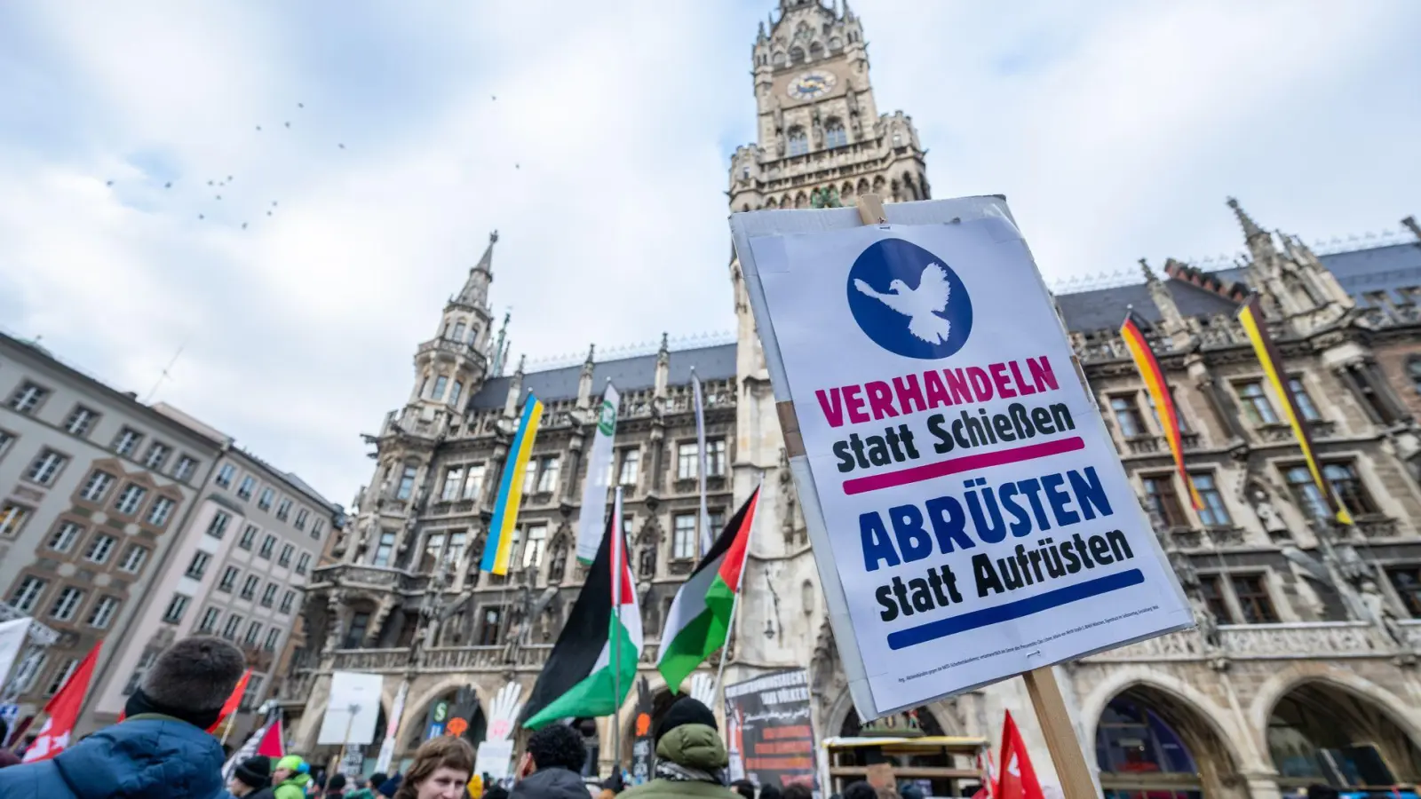 Vielerorts in der Münchner Innenstadt wird es in den Tagen um die Sicherheitskonferenz Demonstrationen geben. (Archivbild)  (Foto: Armin Weigel/dpa)