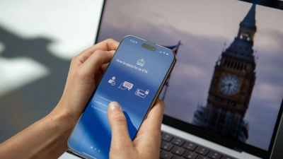 Die ETA kann einfach per App beantragt werden: Die Genehmigung gilt für mehrere Aufenthalte innerhalb von zwei Jahren (Foto: Nico Tapia/dpa-tmn)