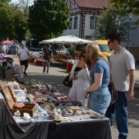 Ein Flohmarkt findet am Kirchweihsonntag in Wassertrüdingen in der Bahnhofstraße und der Marktstraße statt. (Foto: Peter Tippl)