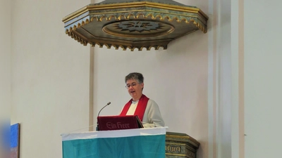 Freut sich auf ihre neue Aufgabe: Diakonin Claudia Grunwald, die in Dinkelsbühl in der gemeindlichen Arbeit tätig ist. (Foto: Alexander Schäffer)