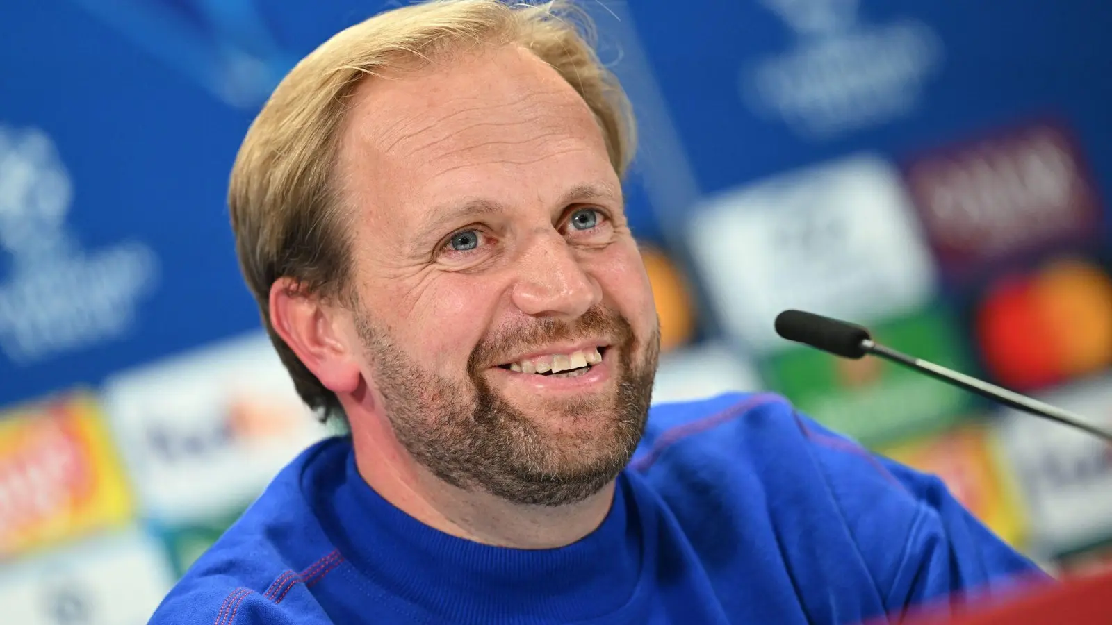 „Es ändert sich nicht viel für mich.“ Co-Trainer Aaron Danks muss seinen erkrankten Chef vertreten.  (Foto: Angelika Warmuth/dpa)
