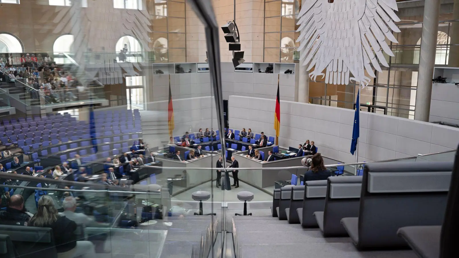 Wenn die Demokratie bröckelt, schadet das meinem Unternehmen - so sehen das laut einer Umfrage 78 Prozent der deutschen Führungskräfte. (Symbolbild) (Foto: Markus Lenhardt/dpa)