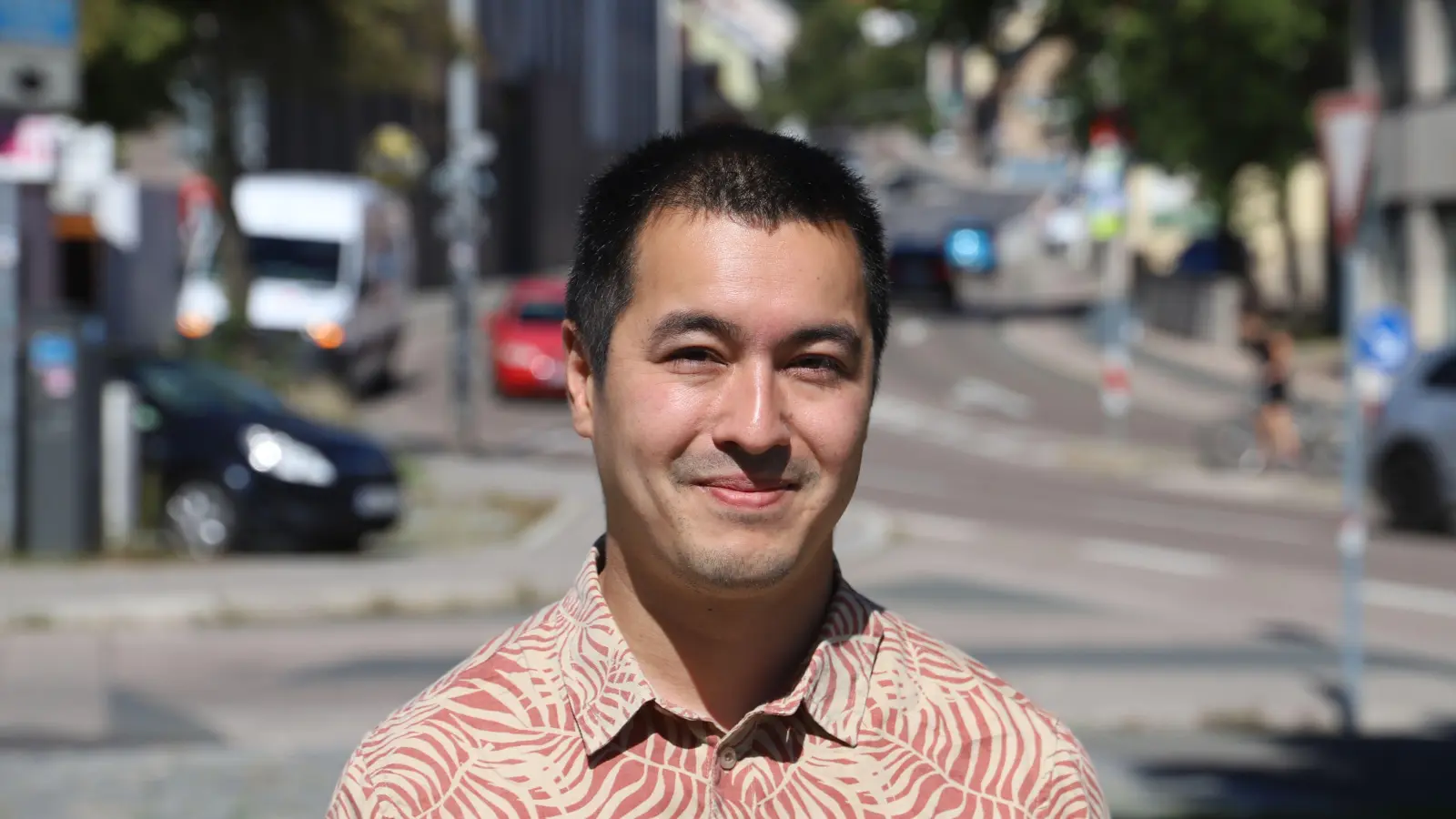 Max Schnurrenberger ist evangelischer Pfarrer. „Das ist einfach ein wahnsinnig vielseitiger Beruf“, findet der 34-Jährige. (Foto: Oliver Herbst)