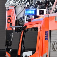 Feuerwehrleute löschen den Waldbrand. (Symbolbild) (Foto: Bernd Weißbrod/dpa)