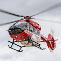 Die Männer mussten in ein Krankenhaus geflogen werden. (Symbolbild) (Foto: Daniel Karmann/dpa)