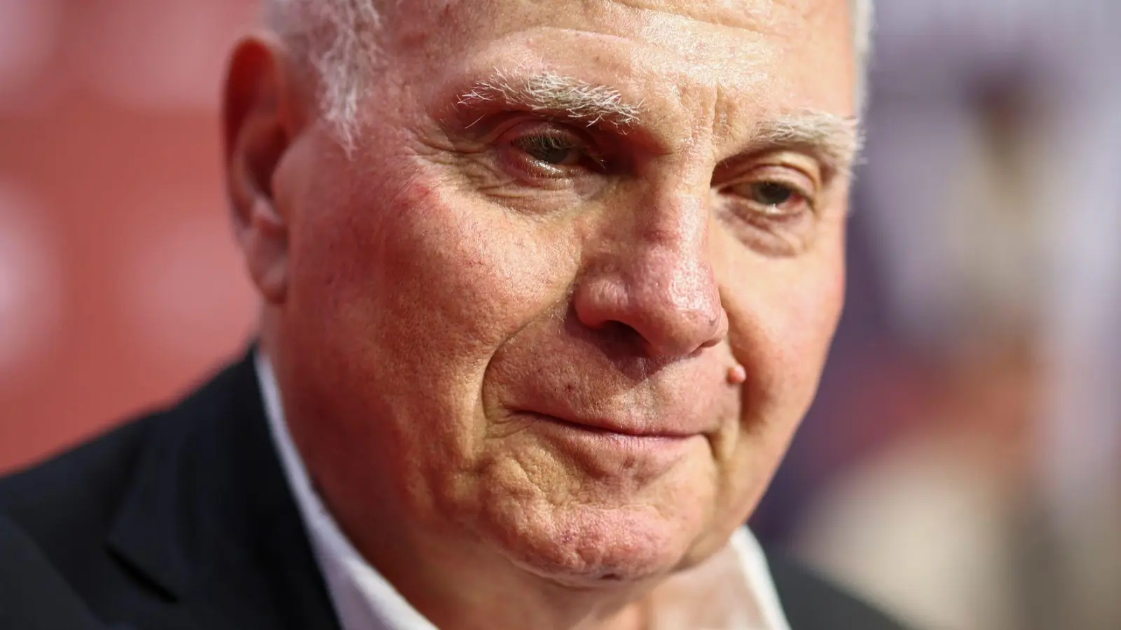 Hoeneß streitet sich mit seiner Nachbarin vor Gericht. (Archivbild) (Foto: Christian Charisius/dpa)