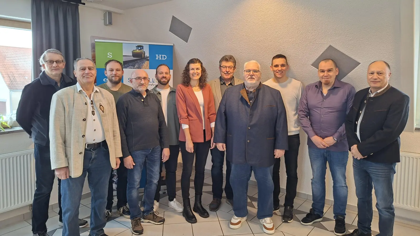 Die Kandidierenden des CSU-Ortsverands Schnelldorf (von links): Edmund Meyer, Helmut Keith, Mario Herrmann, Peter Hampl, Simon Brand, Lisa Held, Eberhard Held, Diethard Brey, Jonathan Haag, Tassilo Jung und Wilhelm Hintermeier. Es fehlen Silas Schwab, Dirk Grimberg, Dirk Schneeberger und Alexander Mayer. (Foto: CSU Schnelldorf/Jörg Brand)