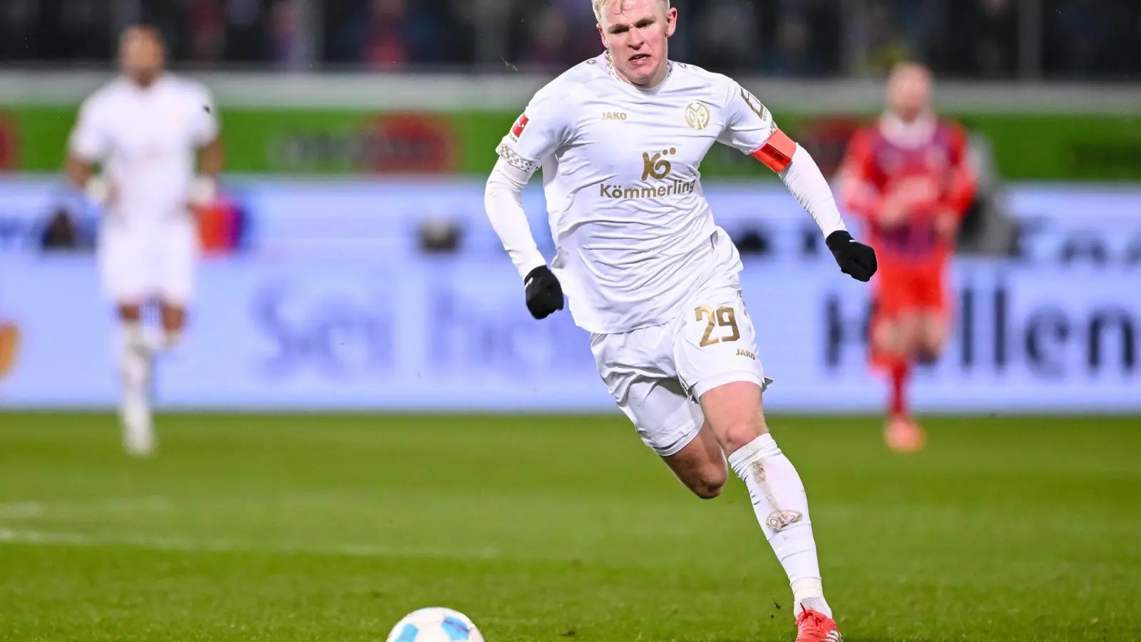 Jonathan Burkhardt ist ein immer größeres Thema bei der Eintracht (Foto: Harry Langer/dpa)