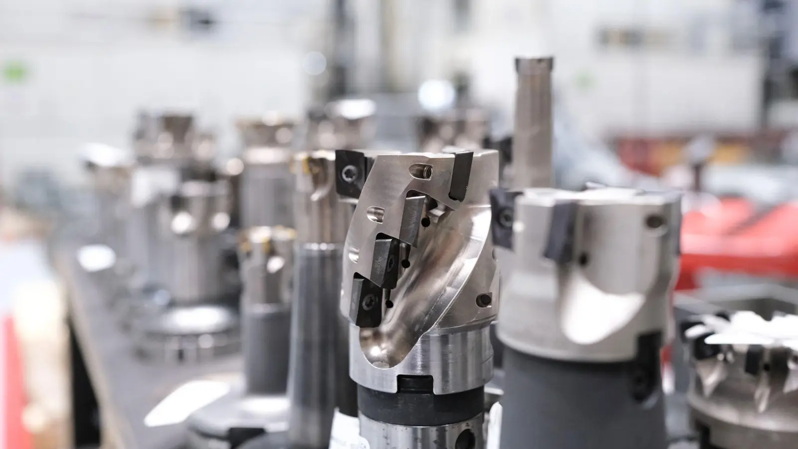 Maschinenbauer versuchen, Fachkräfte zu halten. (Symbolbild) (Foto: Bernd Weißbrod/dpa)