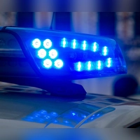 Die Polizei beobachtet, wie die 21-Jährige während der Fahrt auf den Rücksitz klettert. (Symbolbild)  (Foto: Klaus-Dietmar Gabbert/dpa-Zentralbild/dpa)