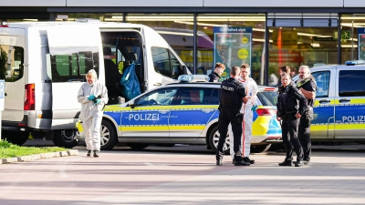 In einem Ratzeburger Supermarkt ist nach Polizeiangaben eine Frau getötet worden.  (Foto: Marcel von Fehrn/dpa)