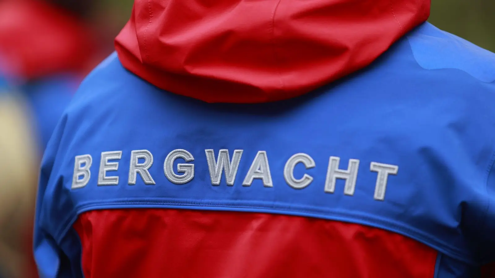 Weil sein Navi einen Ahnungslosen in Gefahr brachte, musste die Bergwacht ausrücken. (Symbolbild) (Foto: Matthias Bein/dpa)