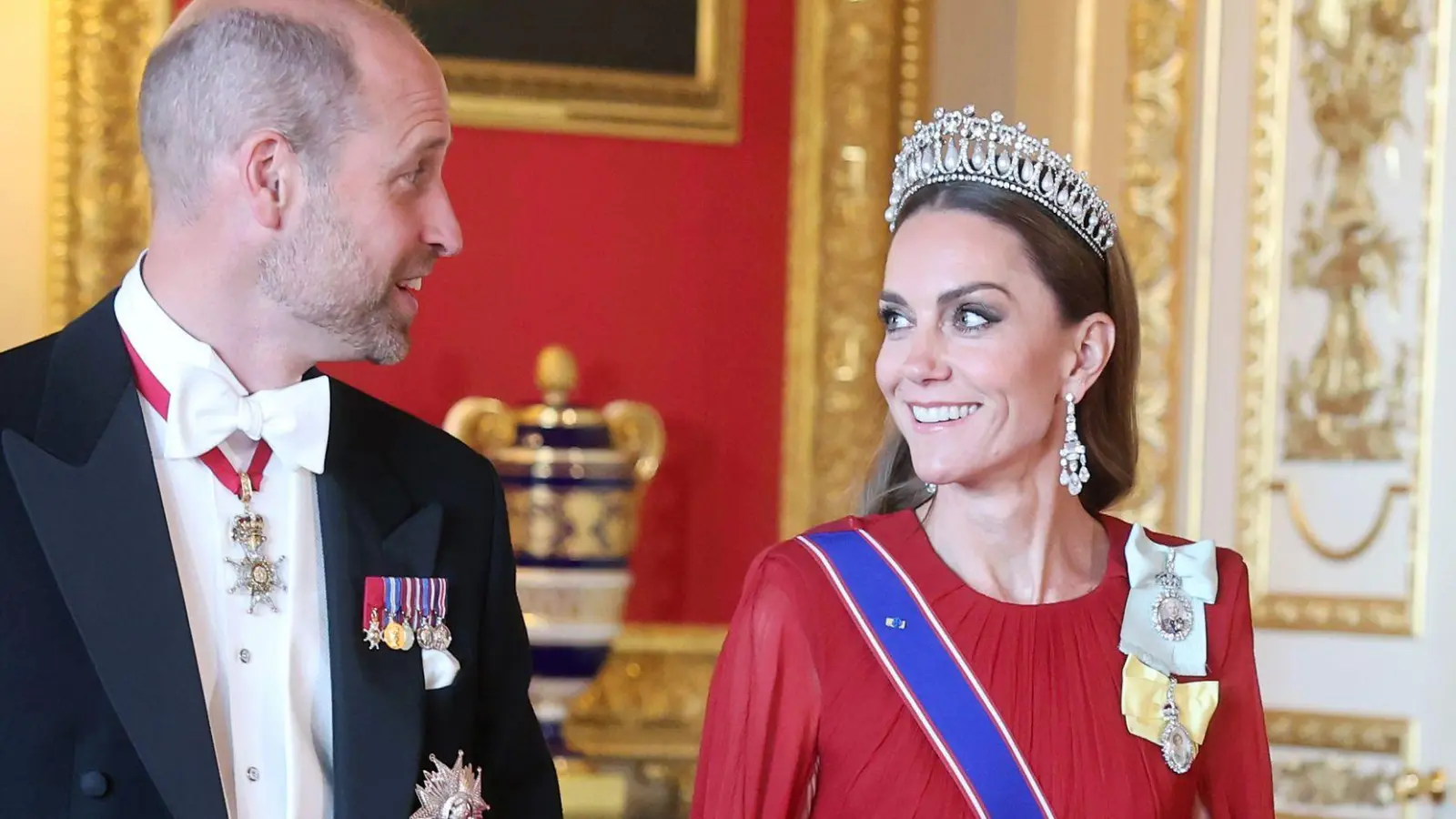 Prinzessin Kate (r.) und Prinz William waren lächelnd auf mehreren Bildern zu sehen. (Foto: Chris Jackson/PA Wire/dpa)