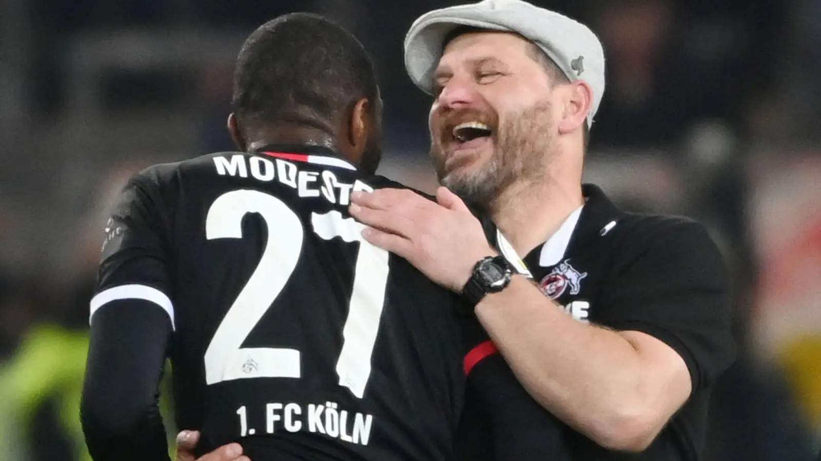Kölns Trainer Steffen Baumgart hofft, dass die FC-Fans Anthony Modeste freundlich begrüßen werden. (Foto: Marijan Murat/dpa)