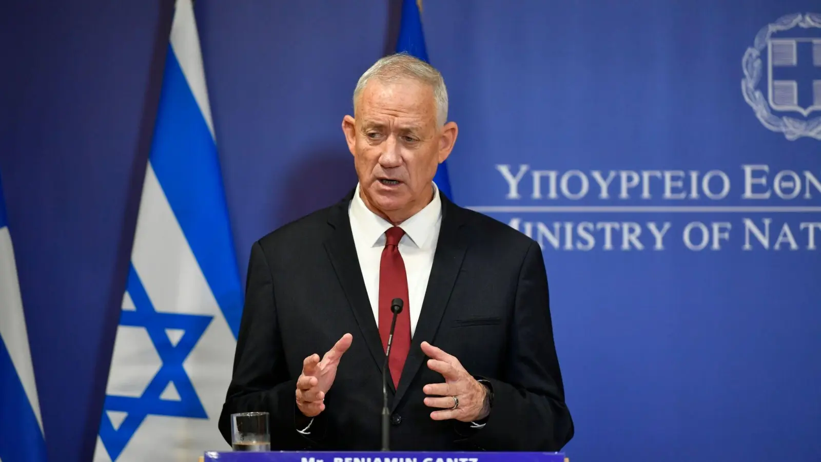 Israels Verteidigungsminister Benny Gantz während einer Pressekonferenz. (Foto: Michael Varaklas/AP/dpa)
