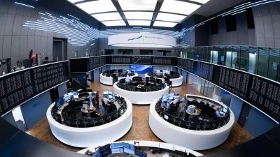 Geschäfte außerhalb der Aktienmärkte stabilisieren die Deutsche Börse. (Archivbild)  (Foto: Boris Roessler/dpa)