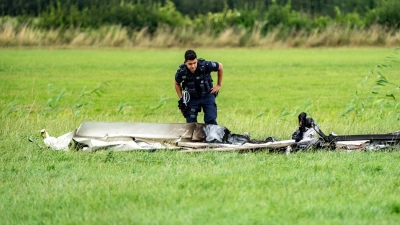 Beim Absturz eines motorisierten Leichtflugzeugs im nordrhein-westfälischen Kranenburg sind am Samstagnachmittag zwei Menschen ums Leben gekommen. (Foto: Arnulf Stoffel/dpa)
