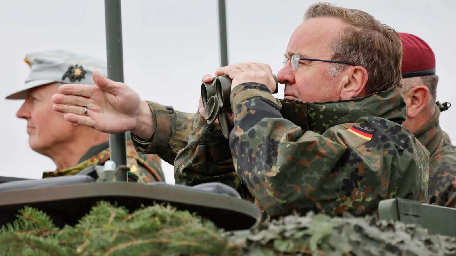 Bundesverteidigungsminister Boris Pistorius bei einer Militärübung der Bundeswehr. (Foto: Daniel Löb/dpa)