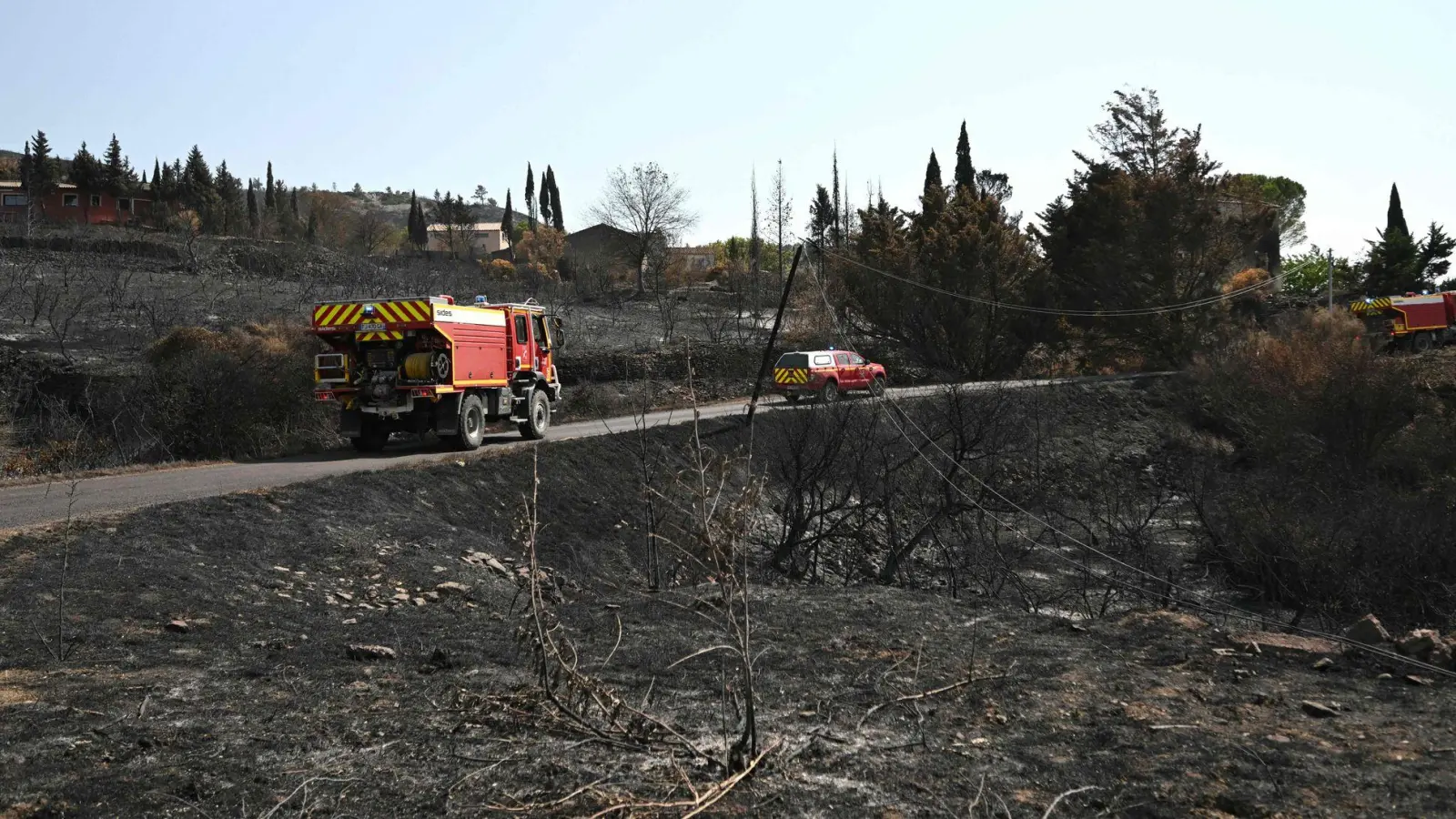 Große Teile des Brands sind mittlerweile gelöscht. (Foto: Bertrand Guay/AFP/dpa)