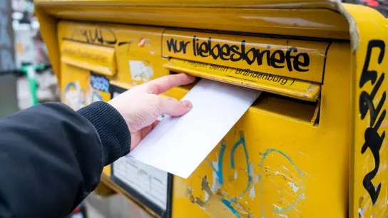 Das Postgesetz wird reformiert - zuletzt gab es 1999 grundlegende Veränderungen. (Foto: Christophe Gateau/dpa)