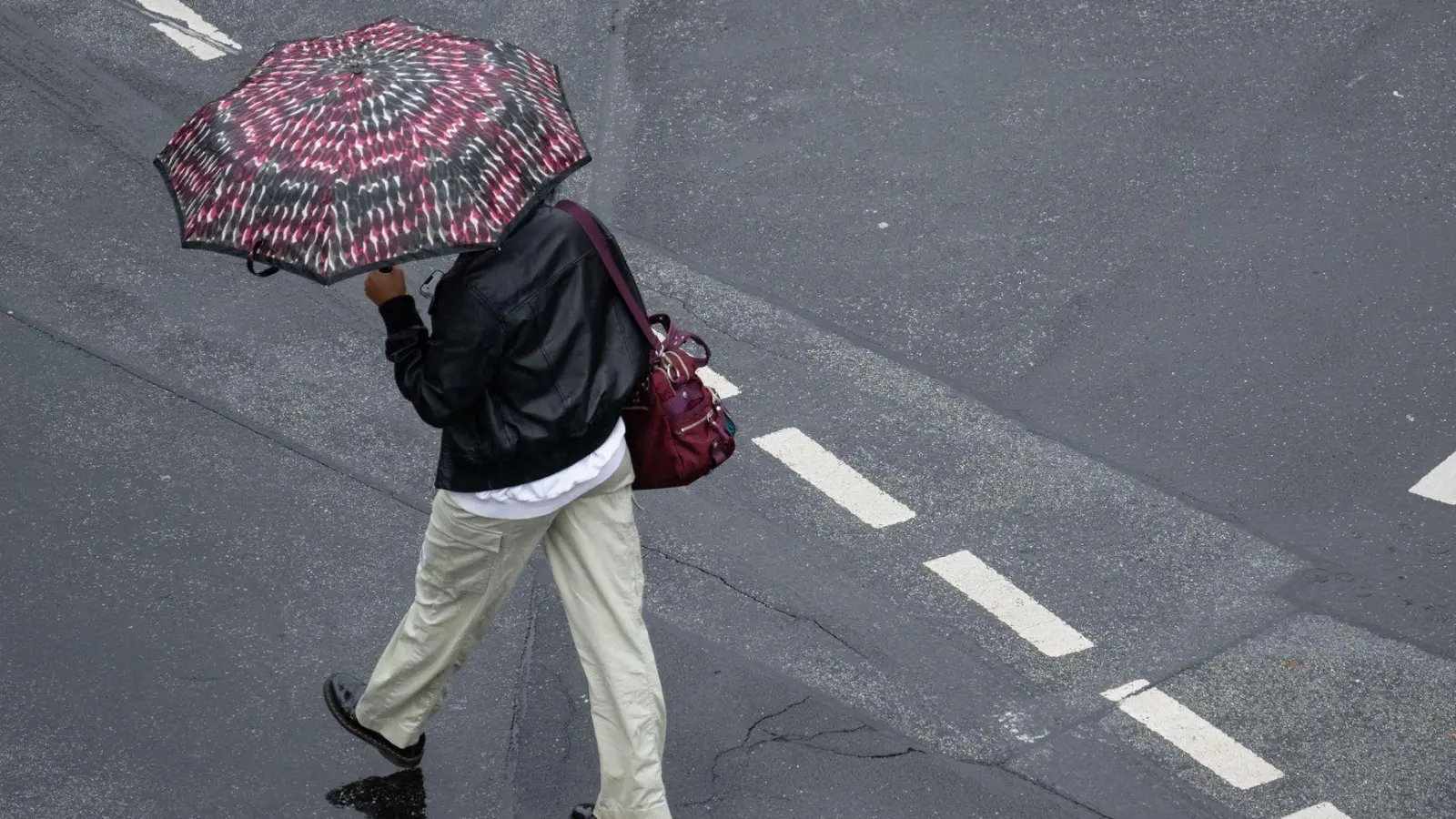 In Teilen Deutschlands wird es nass. (Symbolbild) (Foto: Boris Roessler/dpa)