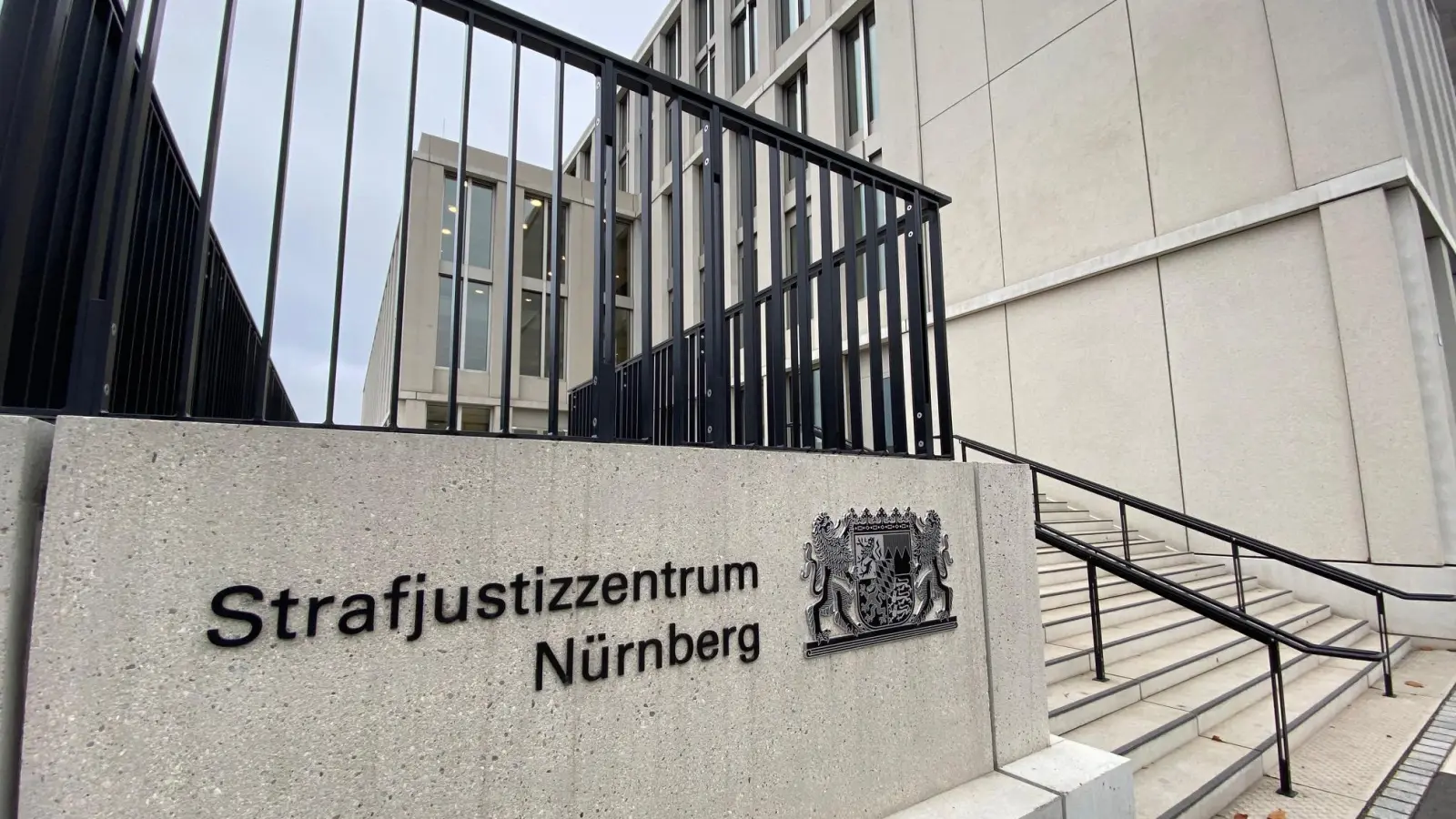 Im Nürnberger Strafjustizzentrum läuft der Prozess gegen zwei Männer aus Bad Windsheim. Ihr Überfall auf eine Spielhalle war gescheitert. (Foto: Manfred Blendinger)