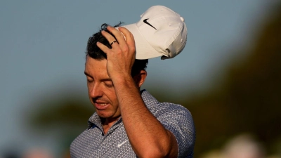 Rory McIlroy büßte an Tag drei des Masters in Augusta seine klare Führung ein. (Foto: Matt Slocum/AP/dpa)