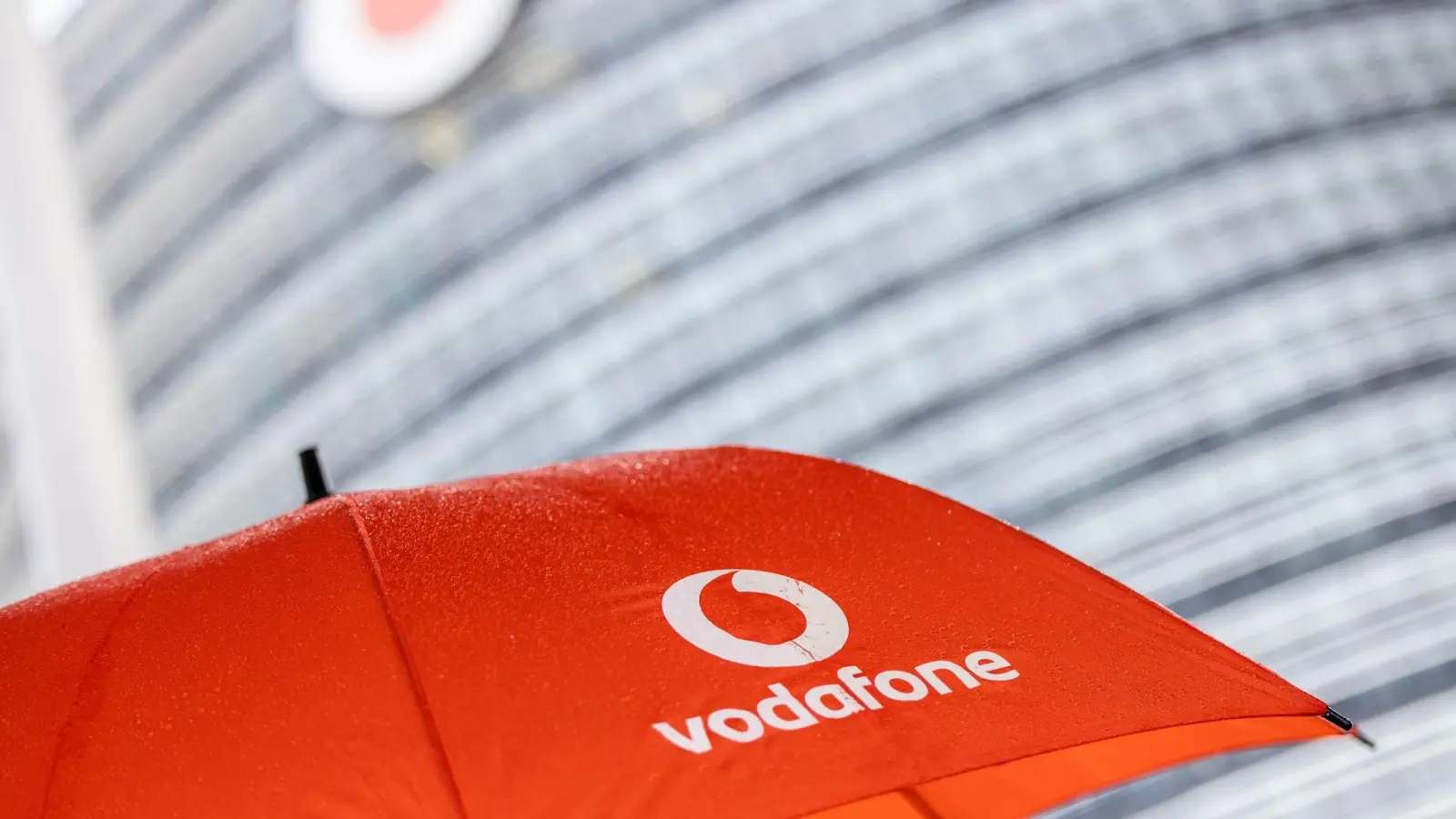Internetverträge werden teurer - auch bei Vodafone. (Foto: Thomas Banneyer/dpa)