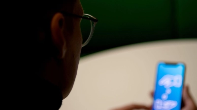 Pfändungsfreigrenzen schützen einen Teil des Einkommens vor dem Zugriff der Gläubiger: Ein Pfändungsrechner hilft, den pfändbaren Betrag schnell und einfach zu ermitteln. (Foto: Zacharie Scheurer/dpa-tmn)